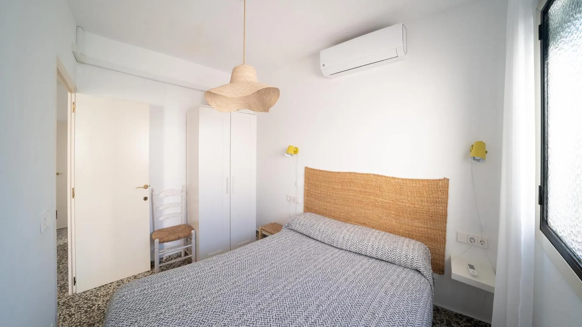 Traditional central 2 Double bed apt in quiet square Benalmádena 0*,  España